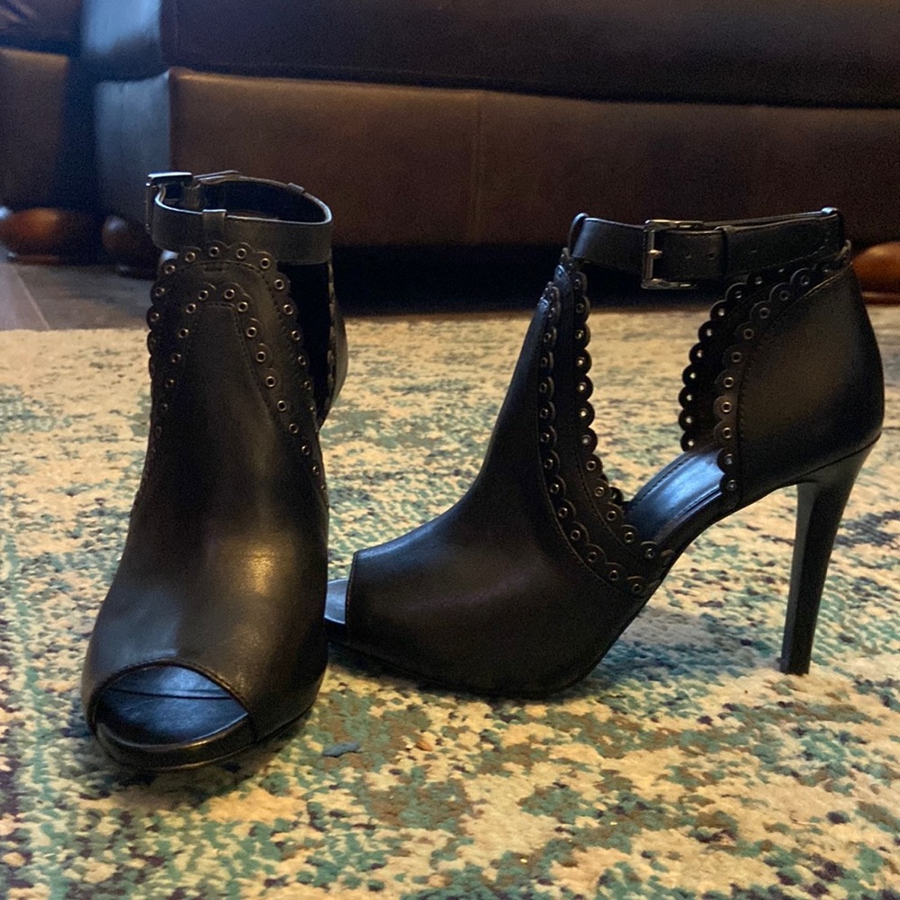 Michael Kors 7M absolutely gorgeous heels!